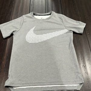 Boys Nike Dri-Fit gray t shirt. Size M